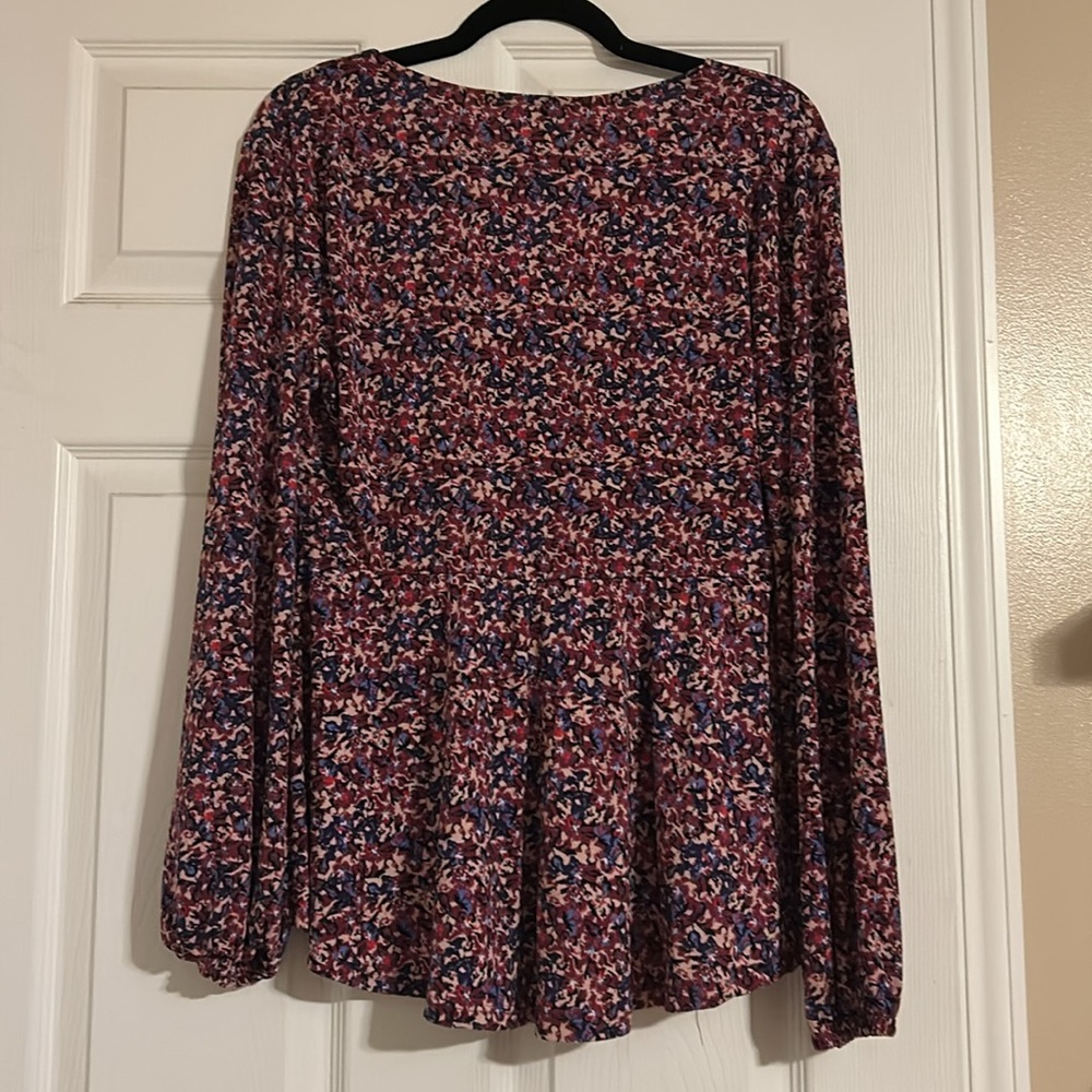 White Birch V-Neck Multi Print Top Size XL - Picture 3 of 3